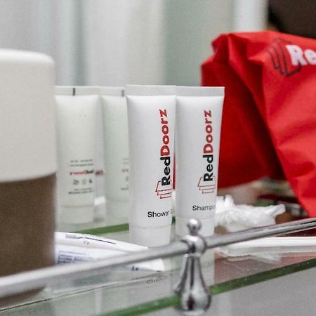 Reddoorz Plus @ Setiabudi Eight Jakarta Kültér fotó