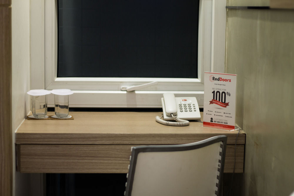 Reddoorz Plus @ Setiabudi Eight Jakarta Kültér fotó