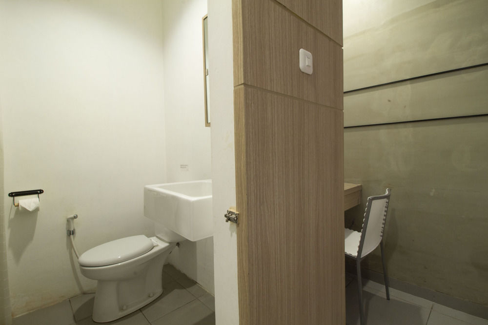 Reddoorz Plus @ Setiabudi Eight Jakarta Kültér fotó