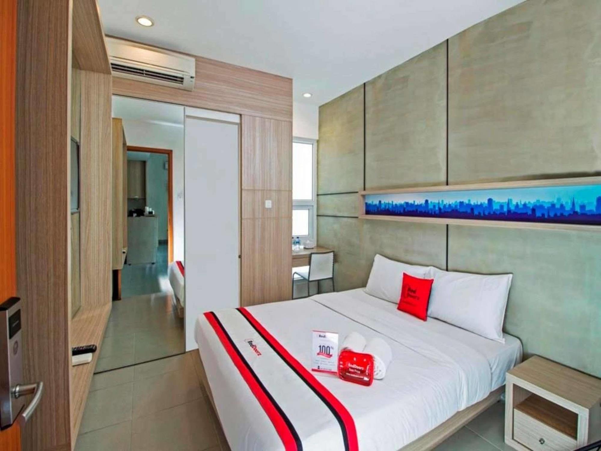 Reddoorz Plus @ Setiabudi Eight Jakarta Kültér fotó