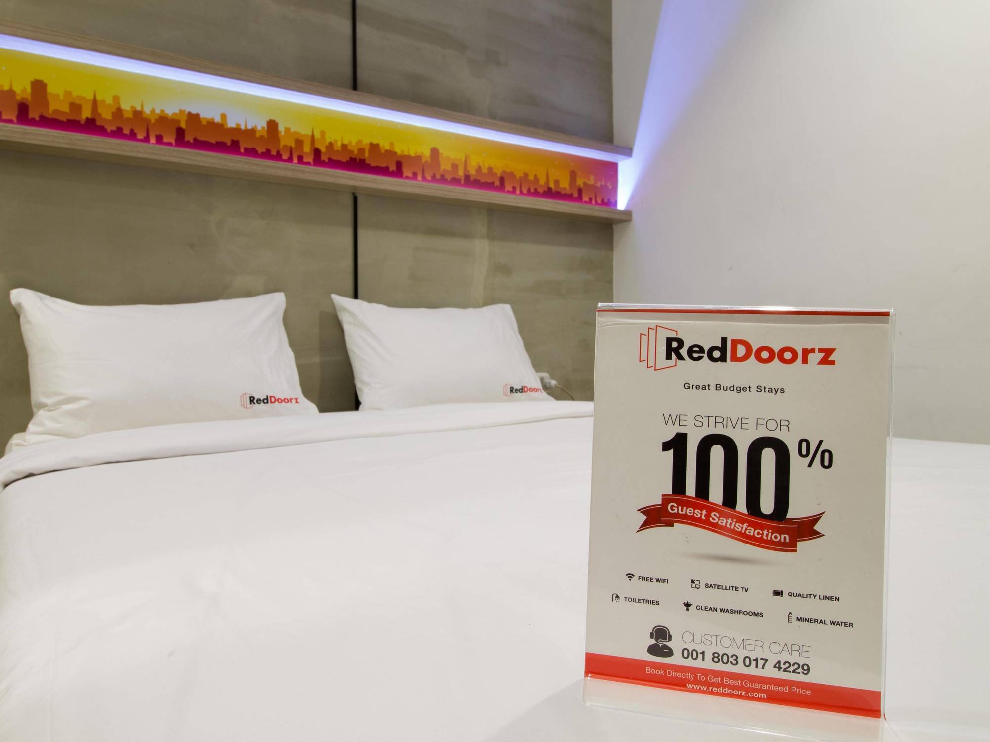 Reddoorz Plus @ Setiabudi Eight Jakarta Kültér fotó